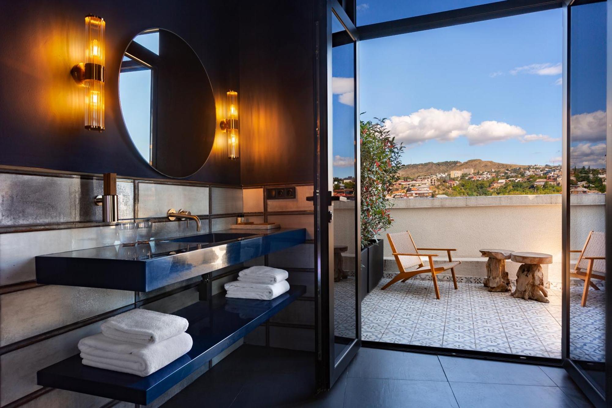 Zorba&Bond Boutique Hotel Tbilisi Bagian luar foto